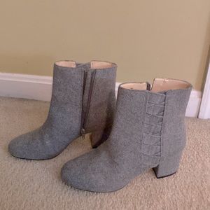 Nine West size 8 felt material light gray ankle boots.